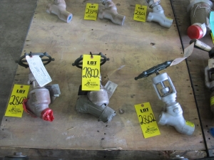 LOT (3) TO INCLUDE: (2) VALVE, GLOBE TYPE, 3/4" SIZE, CLASS 1726, 2390 PSI @ 800F MAX RATING, SS MATERIAL, BUTTWELD, SCH 160 CONNECTIONS, SA182 F316 SPECIFICATION, Y-BODY STYLE, HARDFACED SEAT AND DISC TRIM. INCONEL DIAPHRAGM, PART # 15108(F316)T1, (1) VALVE, GLOBE TYPE, 3/4" SIZE, 1500 LB (2685/650F) RATING, CARBON STL MATERIAL, SOCKET WELD CONNECTIONS, SA105 SPECIFICATION, OS&Y STYLE, 13% CR SS DISC AND HF SEAT TRIM, CARBON/ GRAPHITE PACKING SOFTGOODS, HANDWHEEL OPERATOR. SEAL WELDED BONNET CONSTRUCTION. QC-SR. PART # B36124T4 (W-51) LOADING & HANDLING FEE $15-